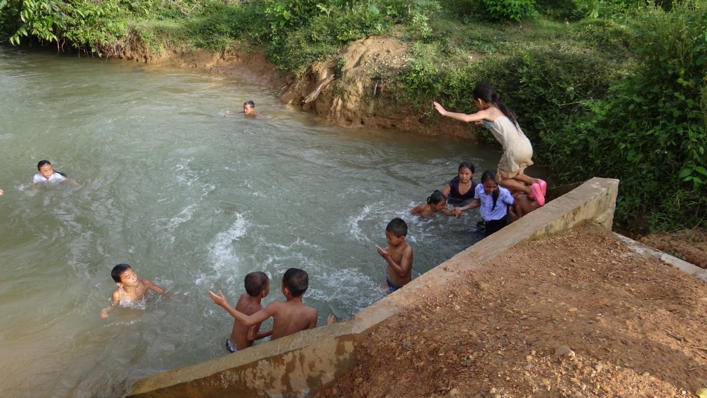 Zdjęcia: okolice Vang Vieng, hop do wody, LAOS Zdjęcia: okolice Vang Vieng, hop do wody, LAOS
