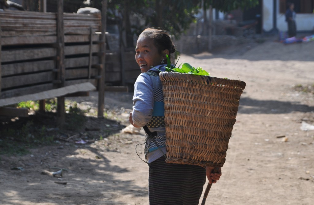 Zdjęcia: wioska nad Mekongiem, północny Laos, W wiosce, LAOS Zdjęcia: wioska nad Mekongiem, północny Laos, W wiosce, LAOS