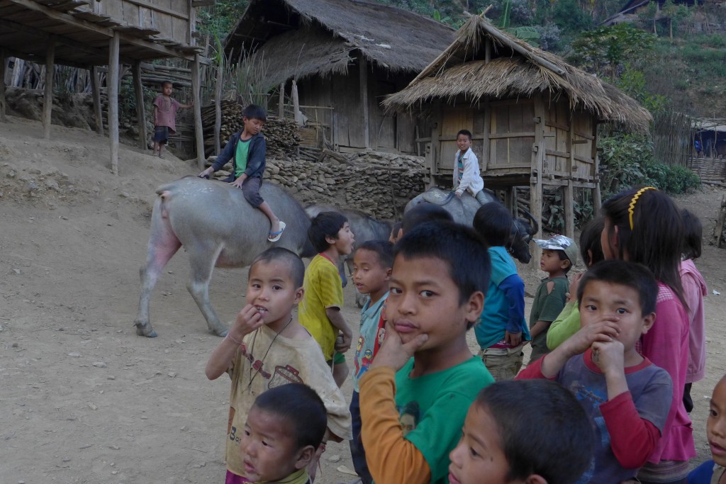 Zdjęcia: Wioska Akha, Phongsaly Province, dzieci w wioskach Akha, LAOS Zdjęcia: Wioska Akha, Phongsaly Province, dzieci w wioskach Akha, LAOS