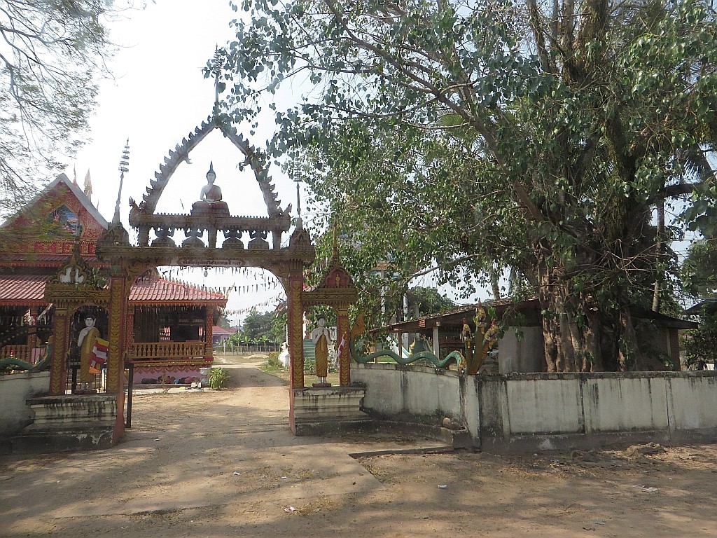 Zdjęcia: trasa Vientiane - Vang Vieng, Laos północny, wiejska świątynia, LAOS Zdjęcia: trasa Vientiane - Vang Vieng, Laos północny, wiejska świątynia, LAOS