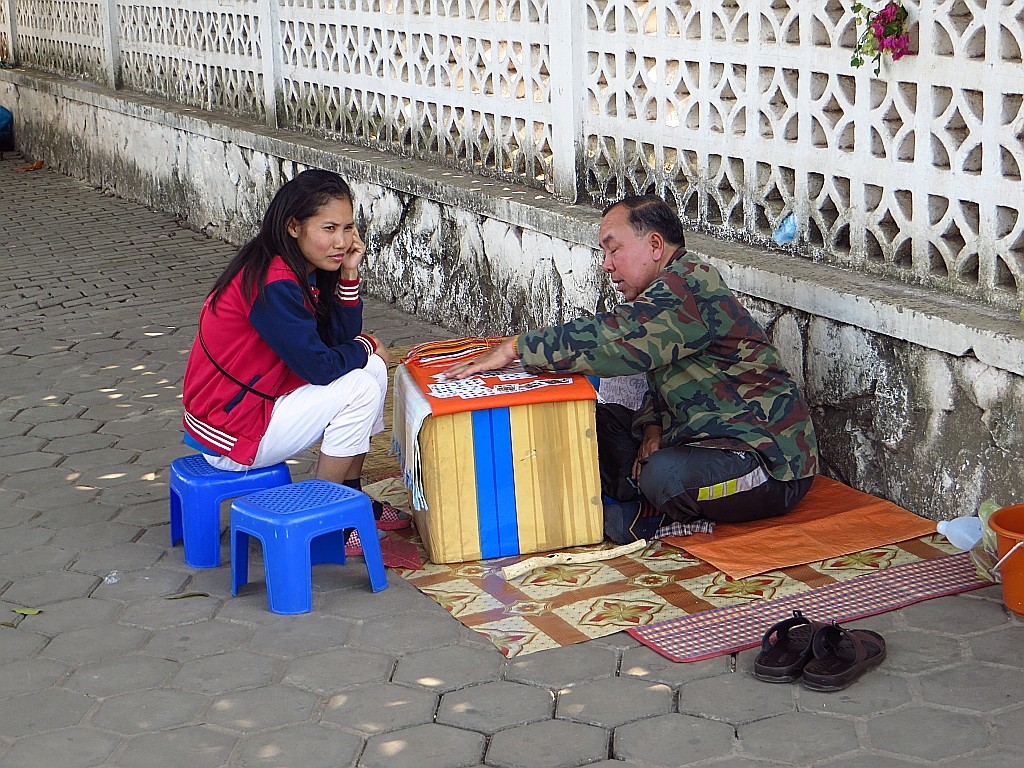 Zdjęcia: Vientiane, Laos północny, uliczny wróżbita, LAOS Zdjęcia: Vientiane, Laos północny, uliczny wróżbita, LAOS