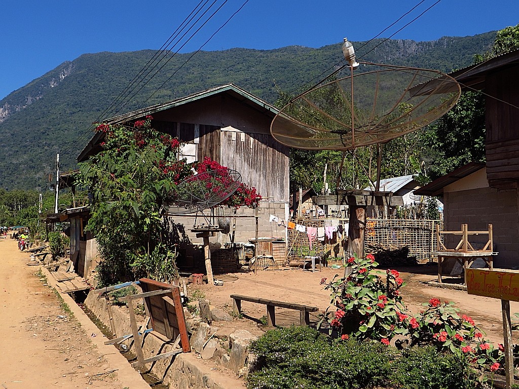 Zdjęcia: okolice Nong Khiaw, Laos północny, wioska Muang Ngoi Neua, LAOS Zdjęcia: okolice Nong Khiaw, Laos północny, wioska Muang Ngoi Neua, LAOS