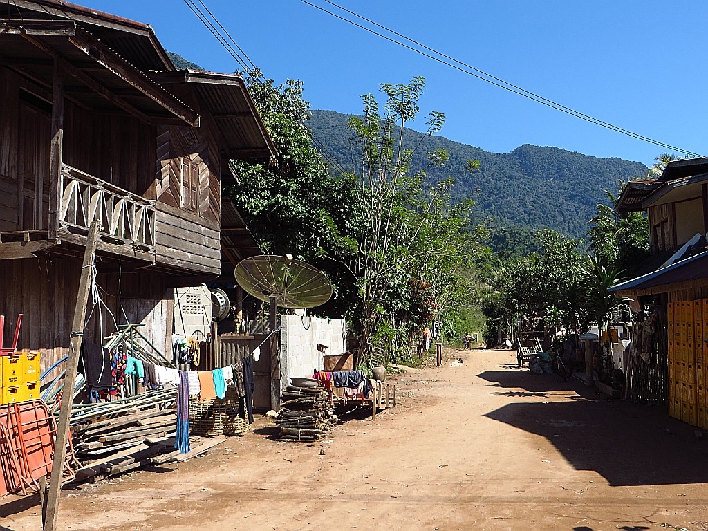 Zdjęcia: okolice Nong Khiaw, Laos północny, wioska Muang Ngoi Neua, LAOS Zdjęcia: okolice Nong Khiaw, Laos północny, wioska Muang Ngoi Neua, LAOS