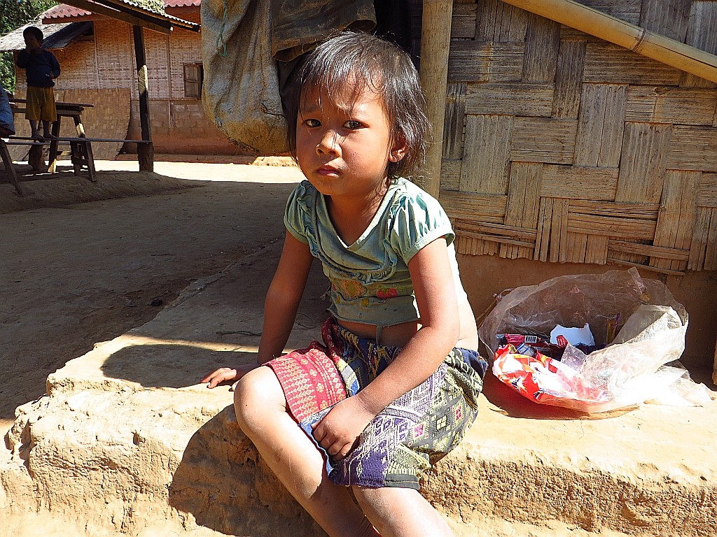 Zdjęcia: wioska Ban Hat Sao, Laos północny, młody Laotańczyk, LAOS Zdjęcia: wioska Ban Hat Sao, Laos północny, młody Laotańczyk, LAOS