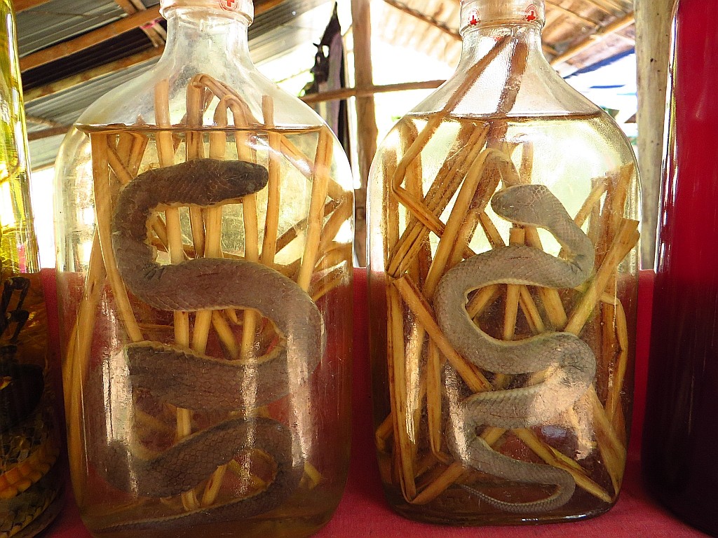 Zdjęcia: Luang Prabang - groty Pak Ou, Laos północny, "laotańska wioska whiskey", LAOS Zdjęcia: Luang Prabang - groty Pak Ou, Laos północny, "laotańska wioska whiskey", LAOS