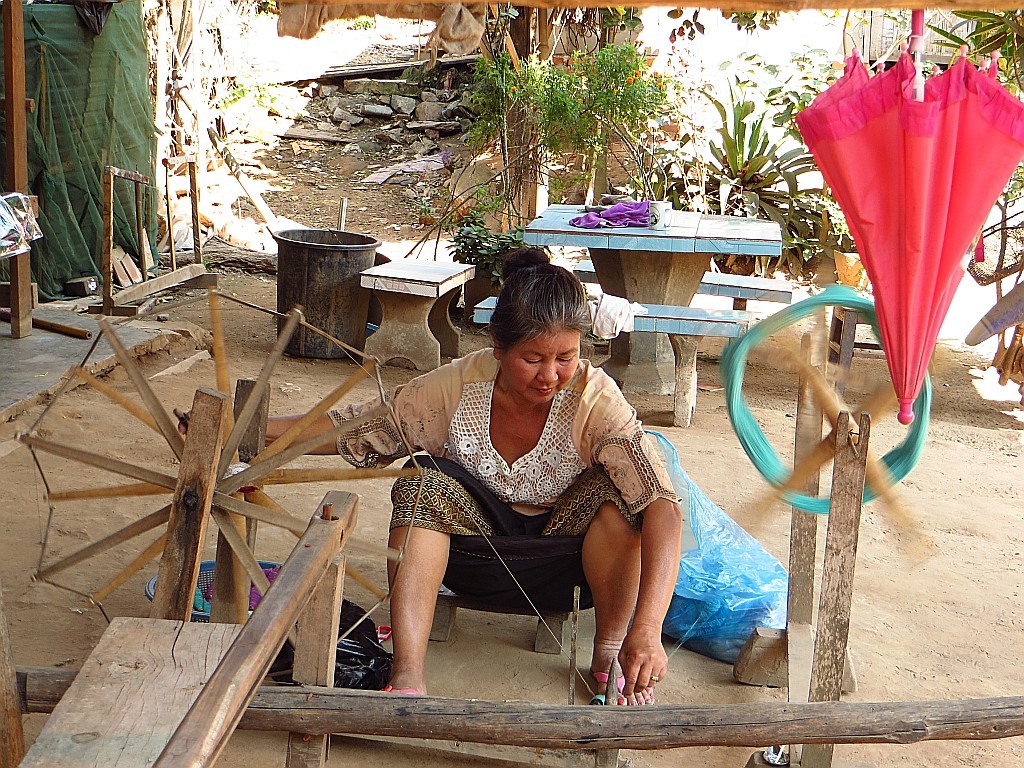 Zdjęcia: Luang Prabang - groty Pak Ou, Laos północny, domowe zajęcia, LAOS Zdjęcia: Luang Prabang - groty Pak Ou, Laos północny, domowe zajęcia, LAOS