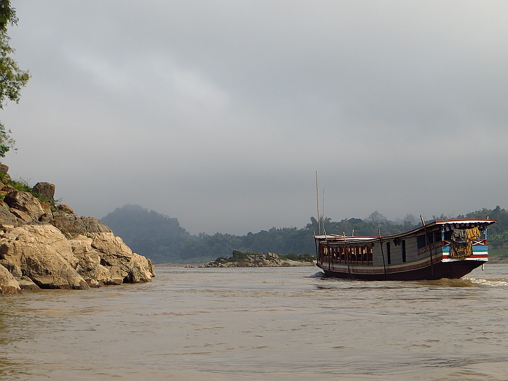 Zdjęcia: Luang Prabang - groty Pak Ou, Laos północny, rejs po Mekongu, LAOS Zdjęcia: Luang Prabang - groty Pak Ou, Laos północny, rejs po Mekongu, LAOS