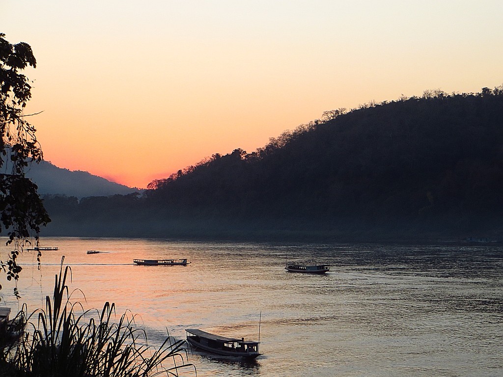 Zdjęcia: Luang Prabang, Laos północny, zachód słońca nad Mekongiem, LAOS Zdjęcia: Luang Prabang, Laos północny, zachód słońca nad Mekongiem, LAOS
