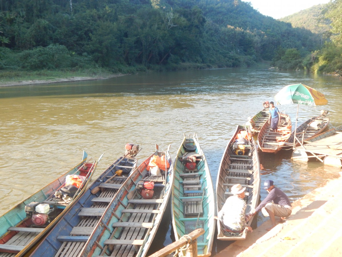 Zdjęcia: Okolice Luang Prabang, Luang Prabang, Przystań, LAOS Zdjęcia: Okolice Luang Prabang, Luang Prabang, Przystań, LAOS