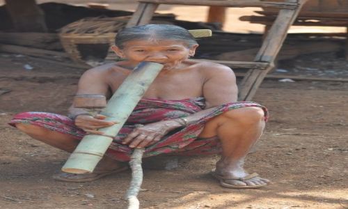 Zdjecie LAOS / Pakse / okolice Pakse / Babusowa fajka