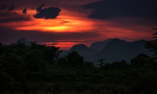Zdjecie LAOS / Vangvieng / Vangvieng / Zachod Slonca nad Vangvieng