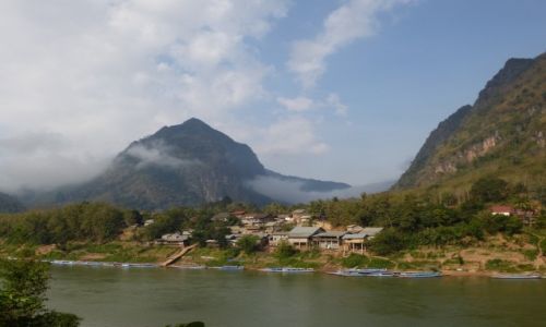 Zdjecie LAOS / pnoc / Nong Khiaw / poranna mga (ale o wicie byo gorzej)