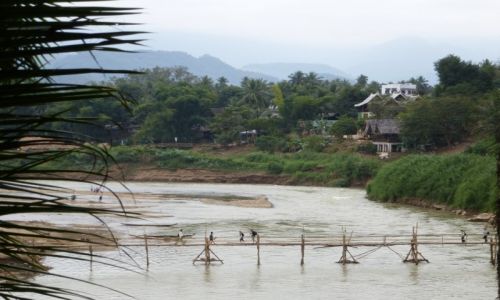 Zdjęcie LAOS / Luang Prabag / most nad rzeką Nam Khan / Byle na drugi brzeg