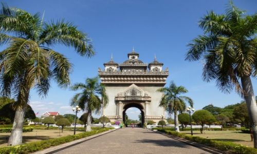 Zdjecie LAOS / Wientiane / na kocu  Lane Xang Ave / Victory Gate