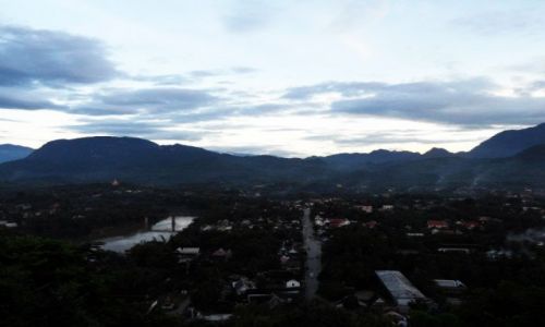 Zdjcie LAOS / Lauprabang / Lauprabang / na szczycie swiatyni