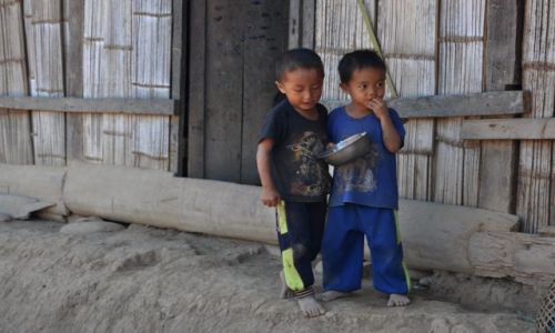 Zdjecie LAOS / pnocny Laos / wioska przy Mekongu / Z jednej miski