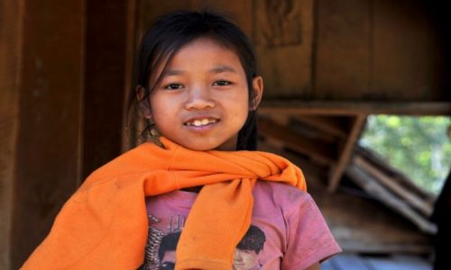 Zdjcie LAOS / pnocny Laos / wioska przy Mekongu / Dziewczyna