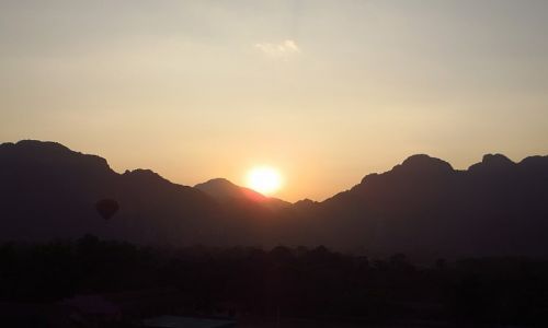 Zdjcie LAOS / Laos pnocny / Vang Vieng / lot balonem
