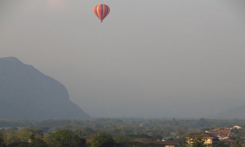 Zdjcie LAOS / Laos pnocny / Vang Vieng / lot balonem