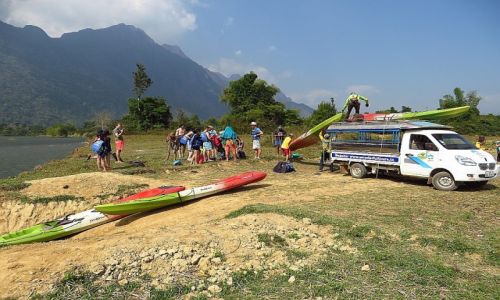 Zdj�cie LAOS / Laos p�nocny / okolice Vang Vieng / przygotowania do sp�ywu