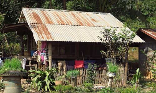 Zdjcie LAOS / Laos pnocny / trasa Vientiane - Vang Vieng / wiejska architektura 