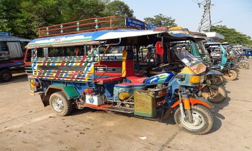 Zdjecie LAOS / Laos pnocny / Vientiane / tuk-tuk azjatycka takswka