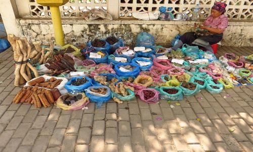 Zdjcie LAOS / Laos pnocny / Vientiane / uliczny sprzedawca 