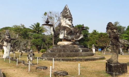 Zdjcie LAOS / Laos pnocny / okolice Vientiane / Park Buddy