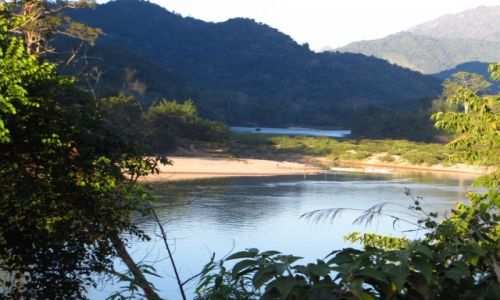 Zdjcie LAOS / Laos pnocny / Nong Khiaw / spacer brzegiem rzeki Ou