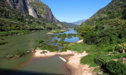 Zdjcie LAOS / Laos pnocny / Nong Khiaw / spacer brzegiem rzeki Ou