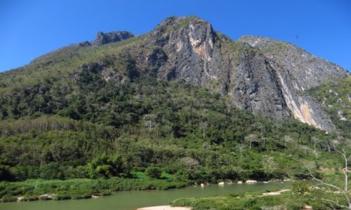 Zdj�cie LAOS / Laos p�nocny / Nong Khiaw / spacer brzegiem rzeki Ou