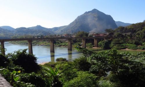 Zdjcie LAOS / Laos pnocny / Nong Khiaw / spacer brzegiem rzeki Ou