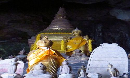Zdjcie LAOS / Laos pnocny / okolice Luang Prabang / grota dolna
