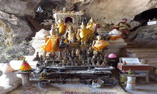 Zdjcie LAOS / Laos pnocny / okolice Luang Prabang / grota dolna