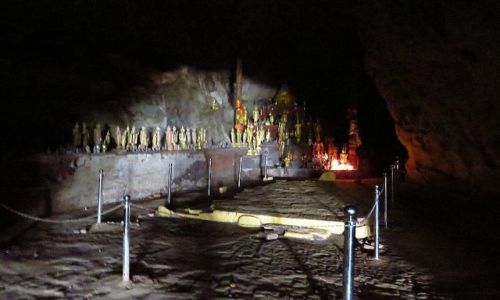 Zdjcie LAOS / Laos pnocny / okolice Luang Prabang / grota grna