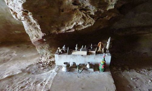 Zdjcie LAOS / Laos pnocny / okolice Luang Prabang / grota grna