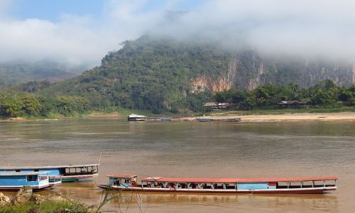 Zdjcie LAOS / Laos pnocny / Luang Prabang - groty Pak Ou / rejs po Mekongu