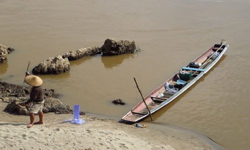 Zdjcie LAOS / Laos pnocny / Luang Prabang - groty Pak Ou / rejs po Mekongu