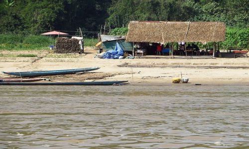 Zdjcie LAOS / Laos pnocny / Luang Prabang - groty Pak Ou / rejs po Mekongu