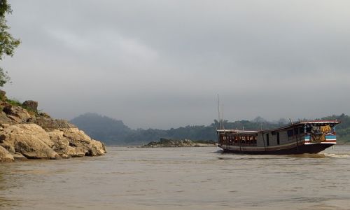 Zdjcie LAOS / Laos pnocny / Luang Prabang - groty Pak Ou / rejs po Mekongu
