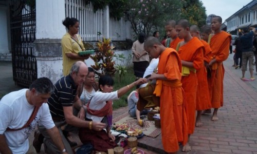 Zdjęcie LAOS / Luang Prabang / Louangphrabang / Jałmużna