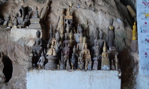 Zdjecie LAOS / Louangphrabang / Jaskinie na pnoc od Louangphrabang / Wiekowe figurki