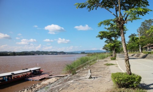 Zdjecie LAOS / Laos / Golden Triangle / 1 zdjcie, 3 kraje. Zdjcie zrobione w Laosie, w gbi Birma, a po lewej stronie Tajlandia