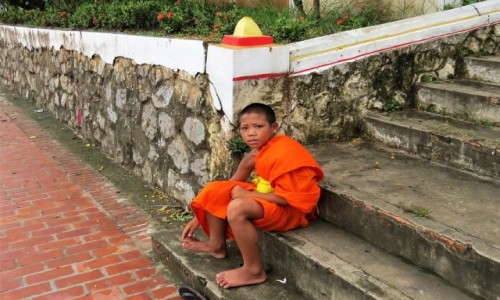 LAOS / - / Luangprabang / Odpoczynek po ceremonii wrczania jamuny