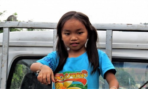 LAOS / - / Luangprabang / Mona bawi si na samochodzie