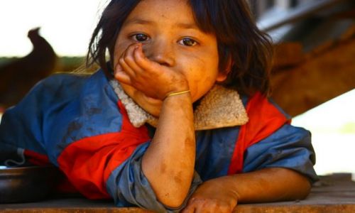 Zdjecie LAOS / brak / Paskowy Bolaven / Dziewczynka z wioski gdzie robi si trumny3