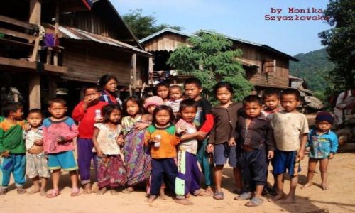 Zdjecie LAOS / brak / Wioska etniczna / dzieciaki lubia zdjecia