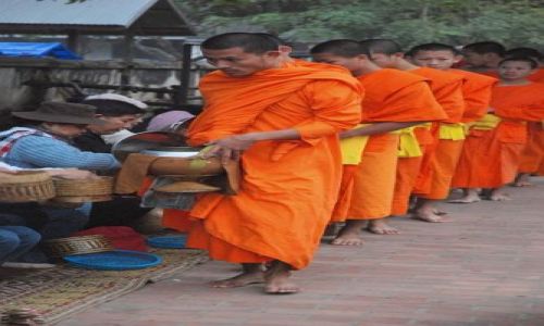Zdjecie LAOS / brak / Luang Prabang / Parada mnichw