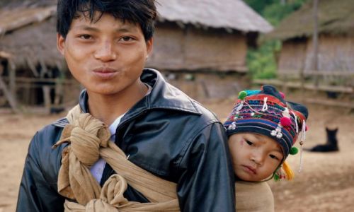 Zdjecie LAOS / północ / wioska gdzieś  w środku dżungli / flirt
