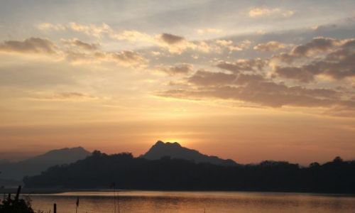 Zdjecie LAOS / Luang Prabang / rzeka Mekong / ... koniec dnia ....